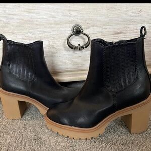Women's Dolce Vita Black Leather Platform Chelsea Boots with Tan Lug Sole